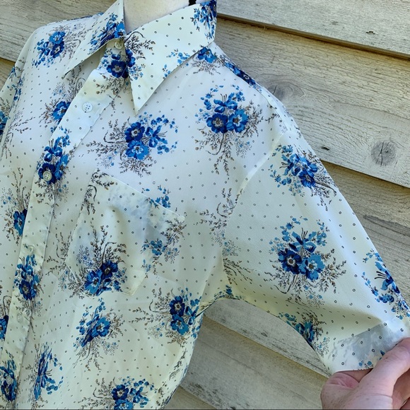 True Vintage 70s Macro Floral Print Wide Collar Short Sleeve Button Down Shirt - Picture 6 of 16